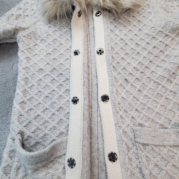 Coldwater Creek Women's 8 Gray Snap Front Faux Fur Collar Long Cardigan Sweater‎ - Picture 7 of 11